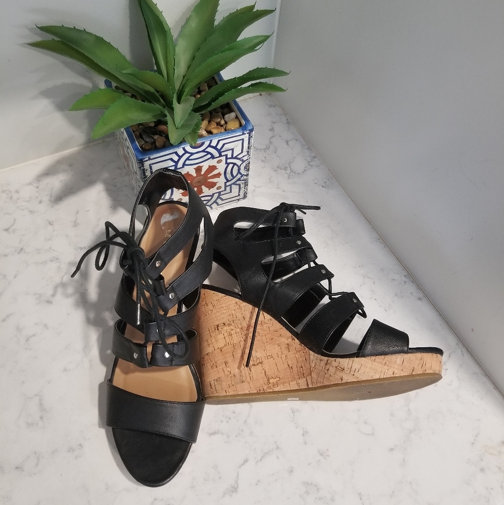 👡LE CHATEAU BLACK WEDGE SANDALS